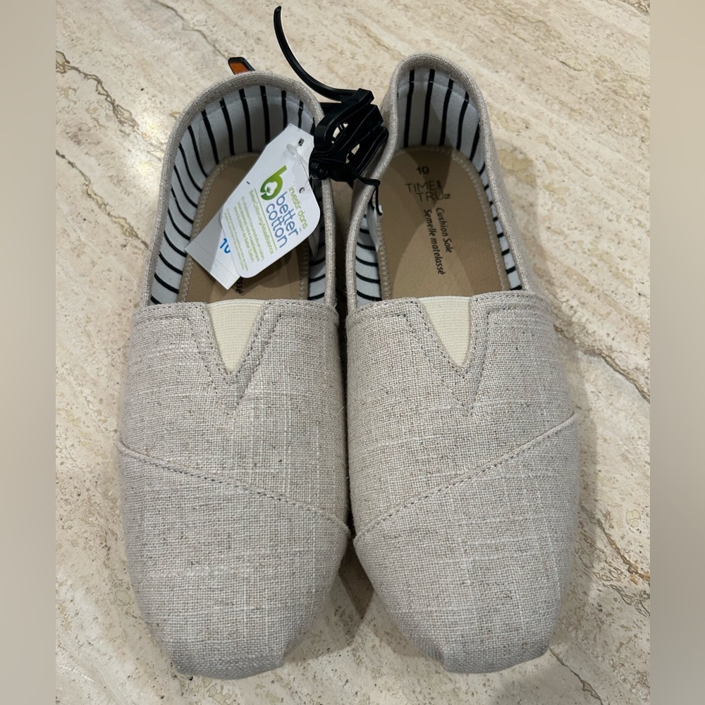 NEW 🆕 Time and Tru Light Tan Canvas Slip-Ons size 10